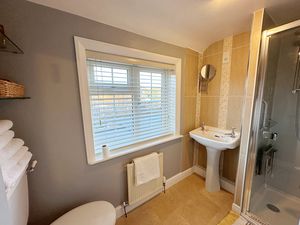 Shower room- click for photo gallery